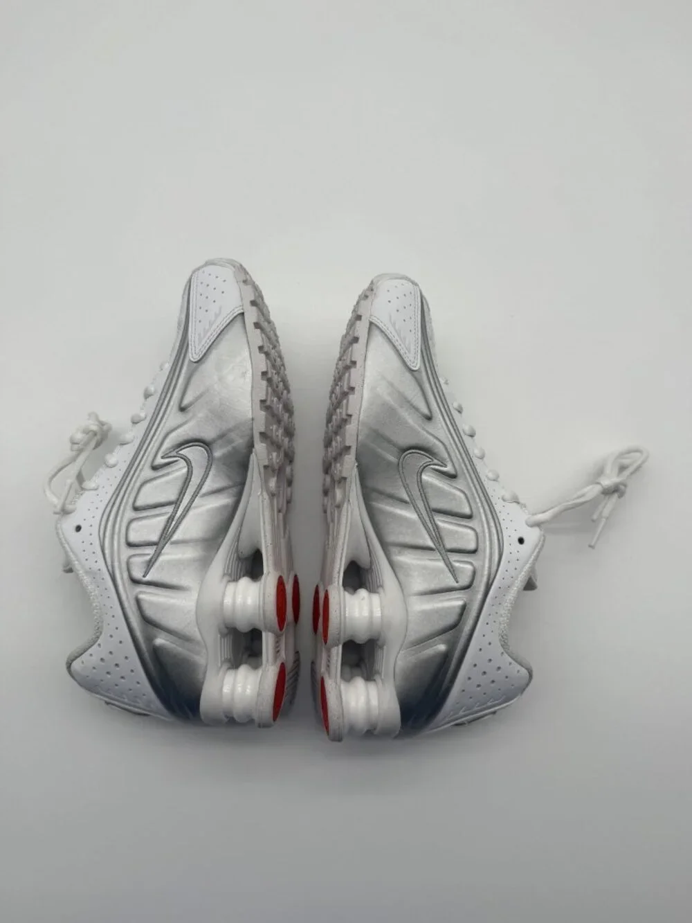 New Nike Shox R4 Shoes Women's Size 6 White Silver Running AR3565 101 Sneakers